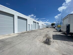 2107 SW 57th Ter, West Park, FL for lease Interior Photo- Image 1 of 14