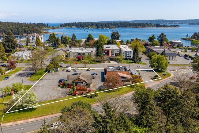 Plus de détails pour 130 Terminal Av N, Nanaimo, BC - Commerce de détail à vendre