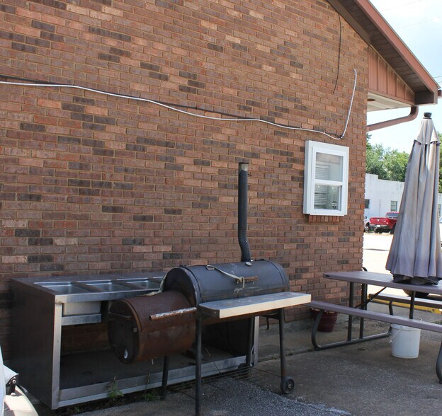 339 E Main St, Auburn, KY à vendre - Photo du bâtiment - Image 3 de 8