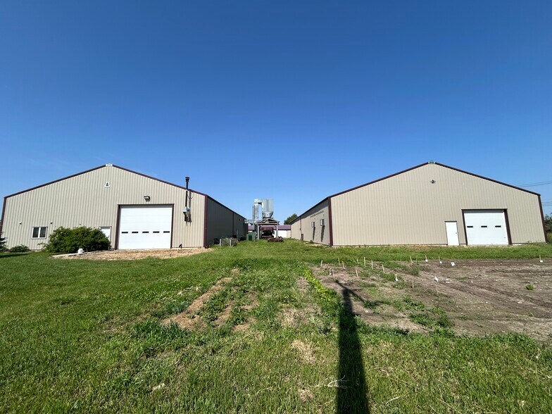 1530 1st St, Friend, NE à vendre - Photo du bâtiment - Image 2 de 40