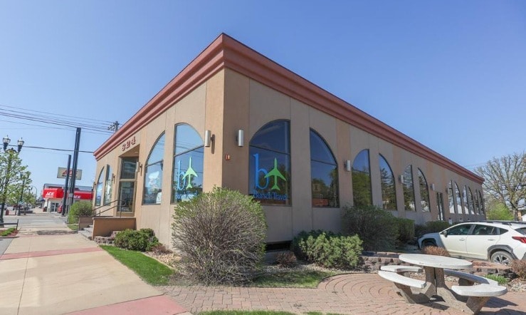 324 Broadway St, Alexandria, MN for lease - Building Photo - Image 1 of 6