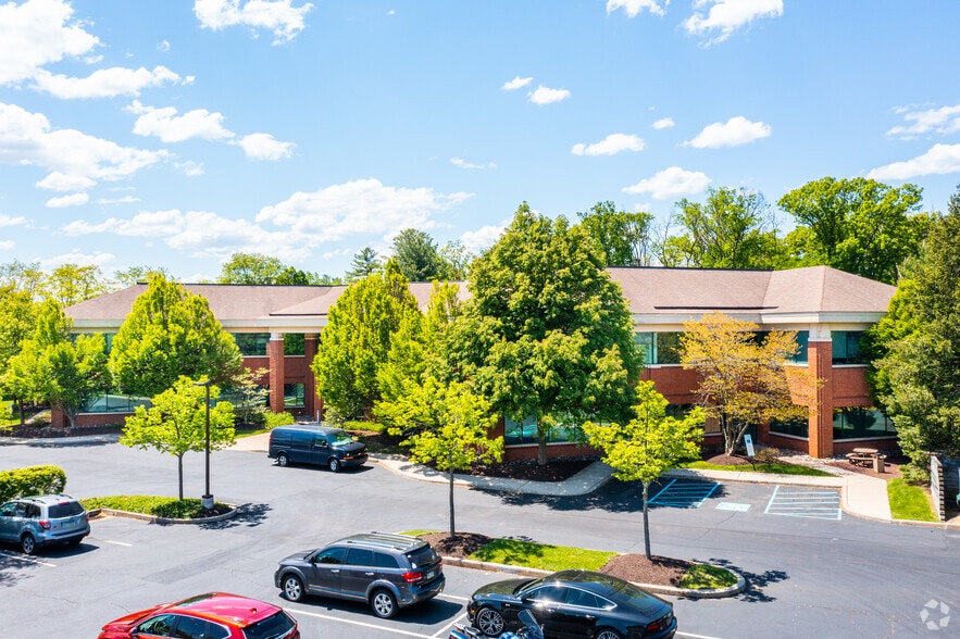 755 Business Center Dr, Horsham Township, PA for lease - Building Photo - Image 2 of 4