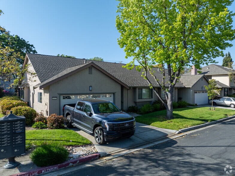 1095 Commercial Road, San Carlos, CA for lease - Building Photo - Image 2 of 9