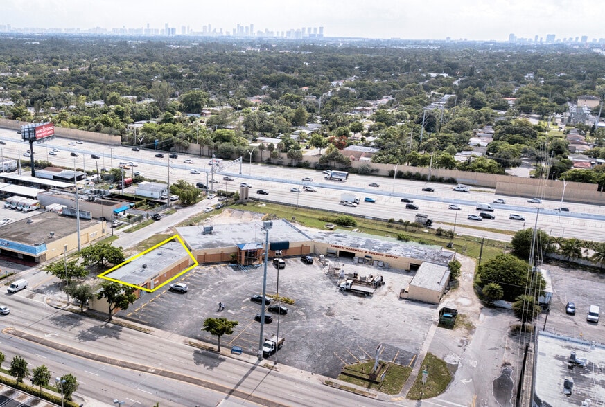 12725 NW 7th Ave, North Miami, FL à louer - Photo du bâtiment - Image 2 de 3