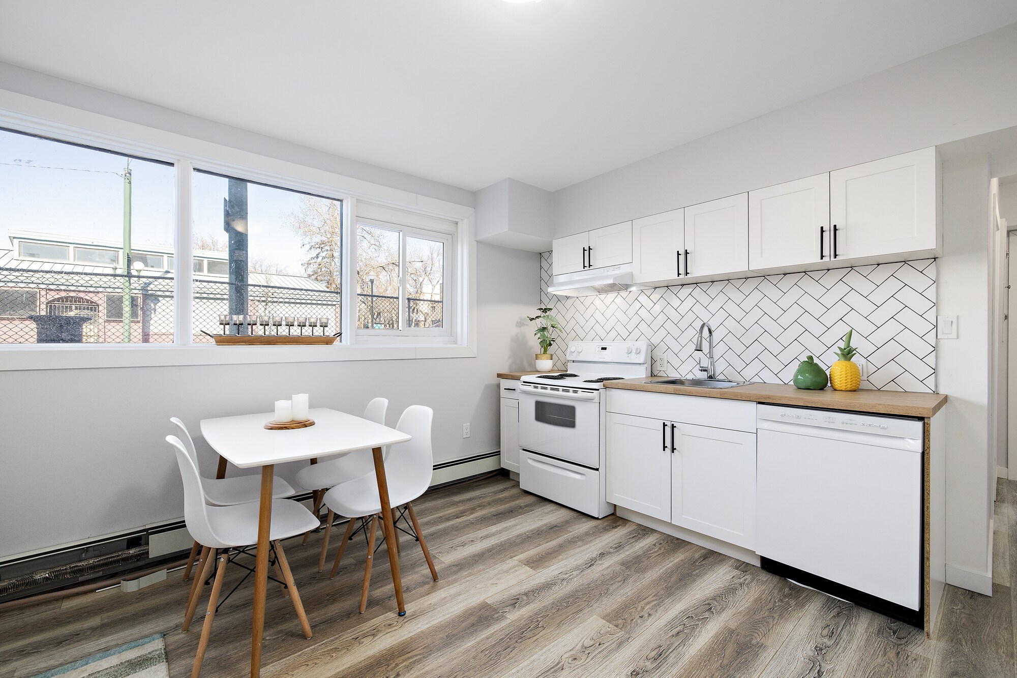 10207 107 Ave NW, Edmonton, AB à vendre Photo du bâtiment- Image 1 de 10