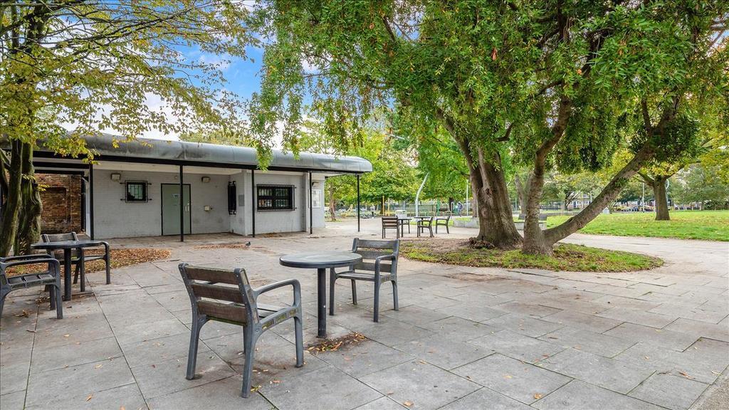 Lillie Road, Londres à louer Photo du bâtiment- Image 1 de 5