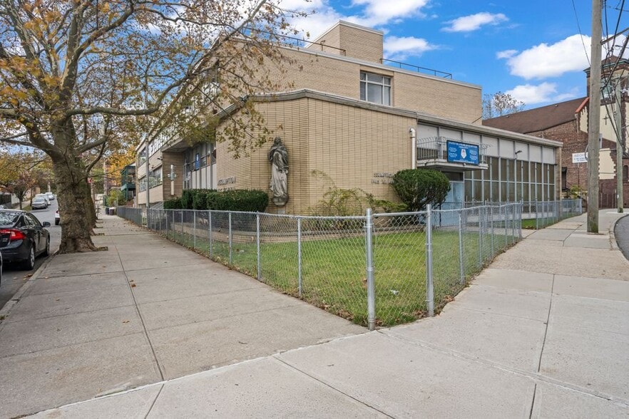 100 Brighton Ave, Staten Island, NY for sale - Primary Photo - Image 1 of 11