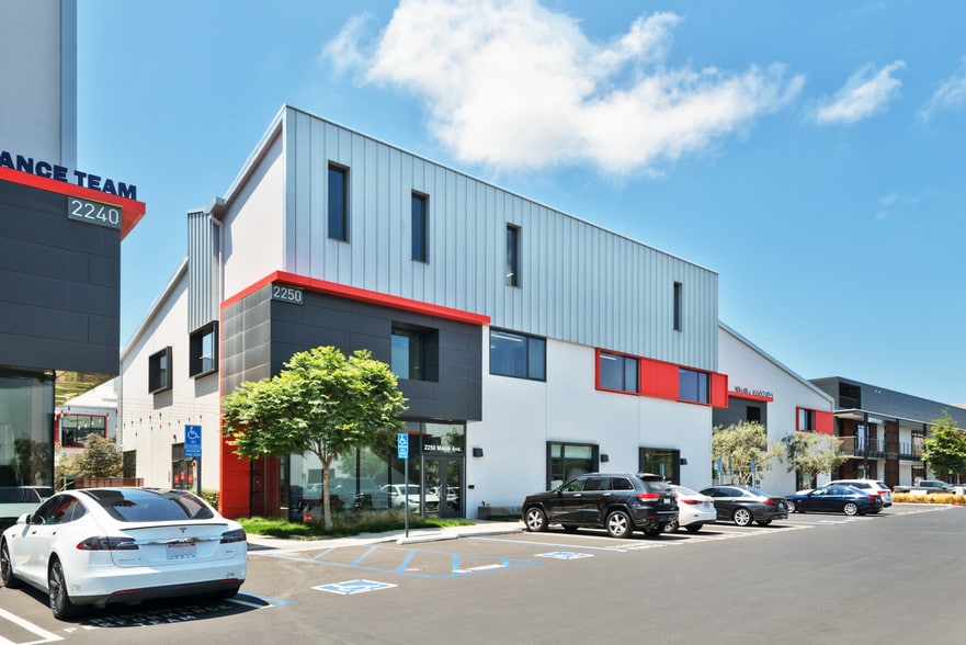 2250 E Maple Ave, El Segundo, CA for lease - Primary Photo - Image 1 of 26