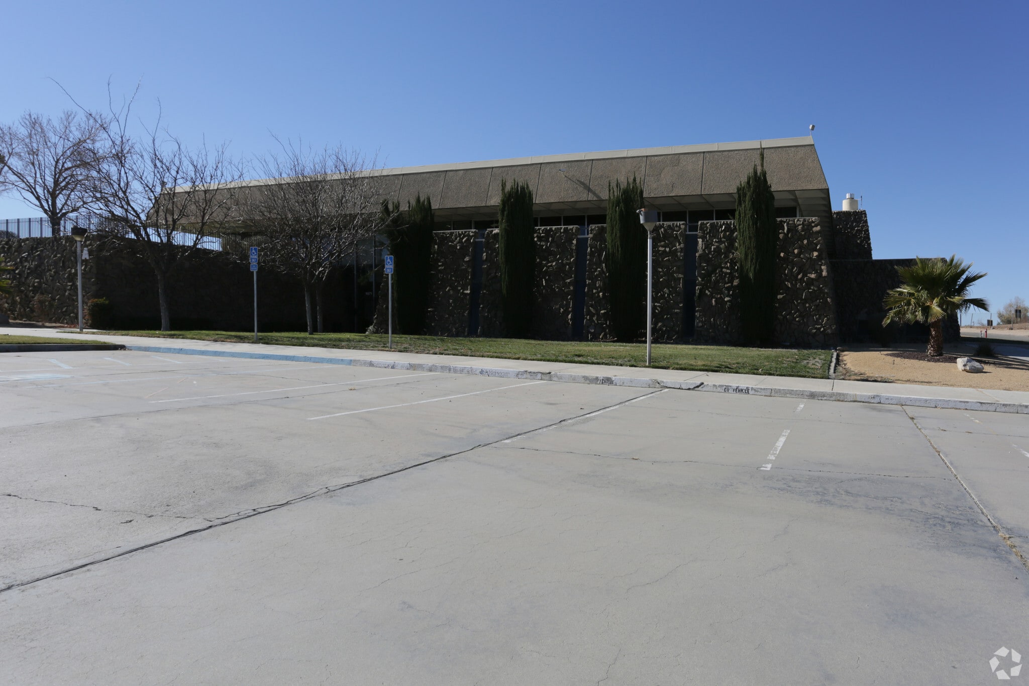16071 Mojave Dr, Victorville, CA for lease Building Photo- Image 1 of 3
