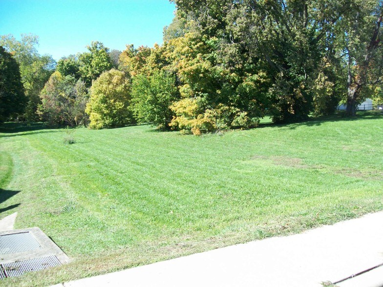 500 N Madison Ave, Greenwood, IN à vendre - Photo du bâtiment - Image 2 de 2