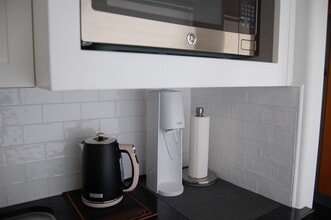 23300 Ventura Blvd, Woodland Hills, CA for lease Interior Photo- Image 2 of 14