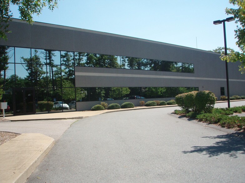 475 Paramount Dr, Raynham, MA à vendre - Photo principale - Image 1 de 14