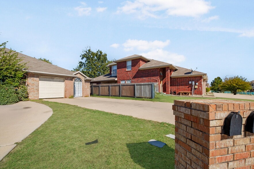 5617 Blackmon Ct, Fort Worth, TX for sale - Building Photo - Image 2 of 3