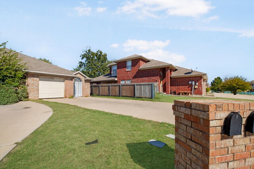 5617 Blackmon Ct, Fort Worth, TX à vendre - Photo du bâtiment - Image 2 de 3