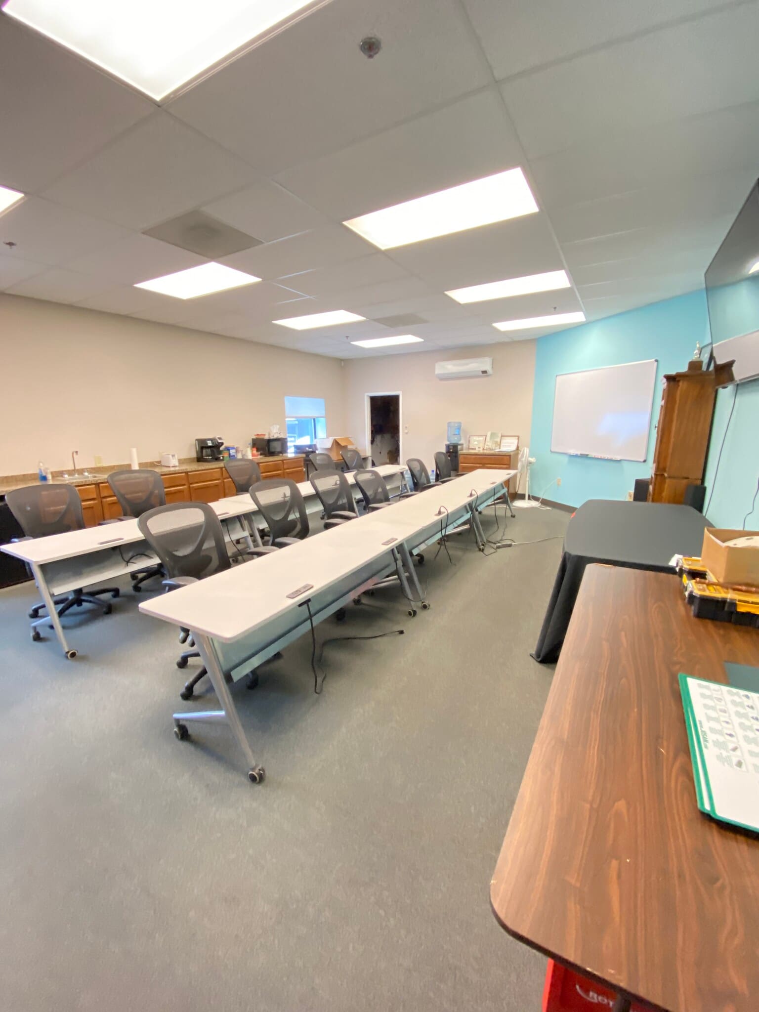 29315 Clayton Ave, Wickliffe, OH for lease Interior Photo- Image 1 of 6