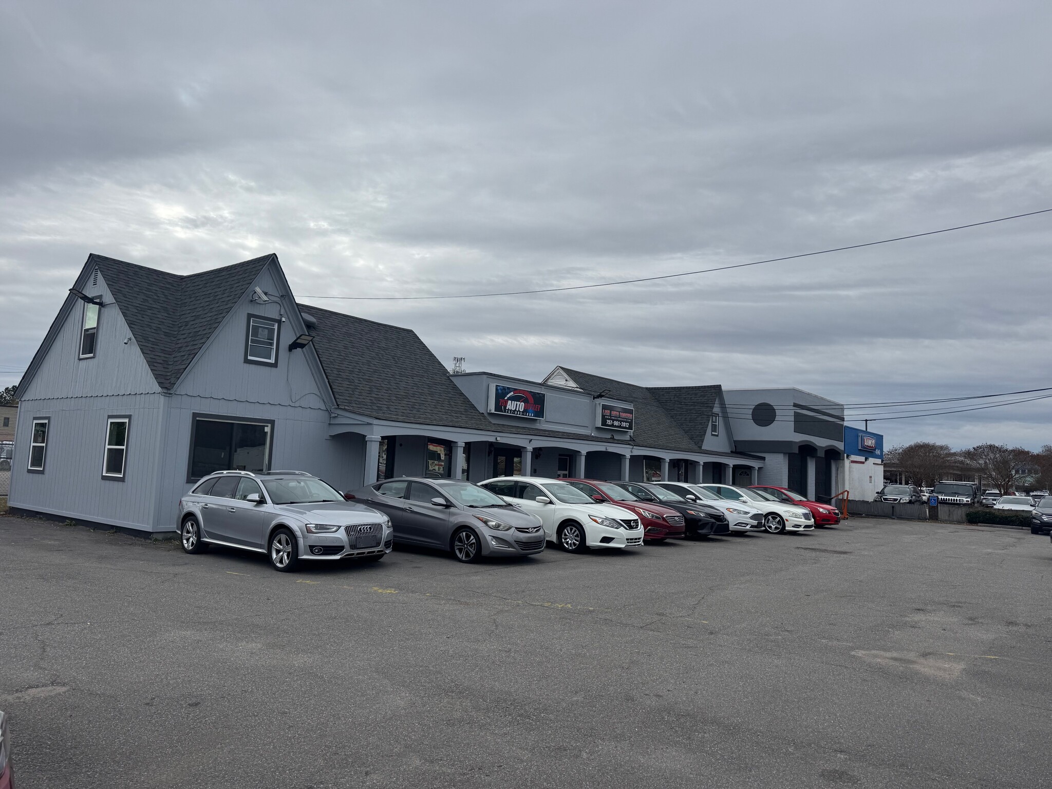 4933-4935 Virginia Beach Blvd, Virginia Beach, VA for lease Building Photo- Image 1 of 8