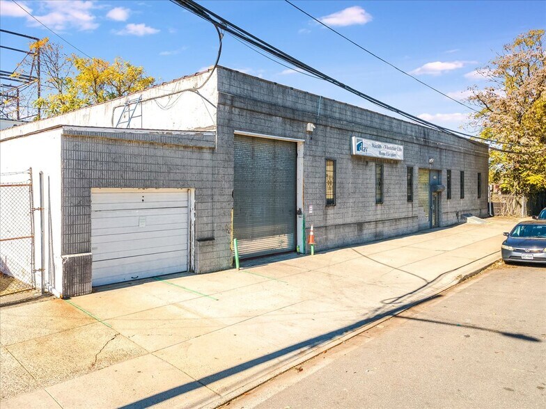 50 Hempstead Gardens, West Hempstead, NY à vendre - Photo du bâtiment - Image 2 de 10