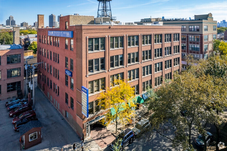 2835 N Sheffield Ave, Chicago, IL for lease - Building Photo - Image 2 of 4