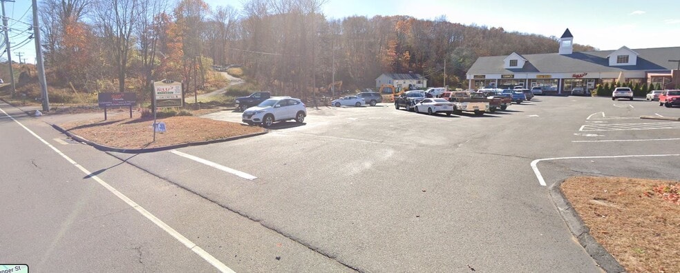 415 Main St, Monroe, CT for lease - Building Photo - Image 3 of 4