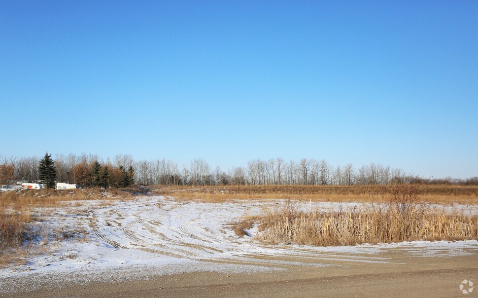 54-60 Burnt Lake Cres, Red Deer County, AB à vendre - Photo du bâtiment - Image 2 de 2