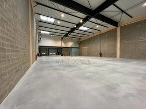 Office in SAINT-OUEN-L'AUMONE for lease Interior Photo- Image 2 of 4