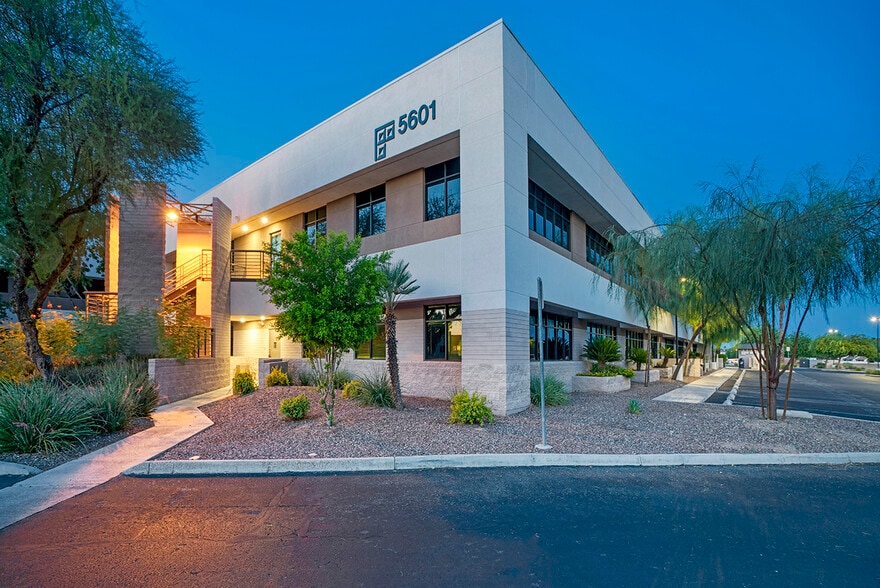 5601-5605 W Eugie Ave, Glendale, AZ for lease - Building Photo - Image 2 of 5