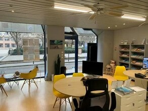 9 Place Des Célestins, Lyon for lease Interior Photo- Image 1 of 3