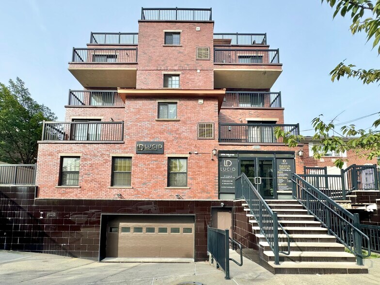 8716 Avon St, Jamaica, NY à louer - Photo du bâtiment - Image 1 de 26