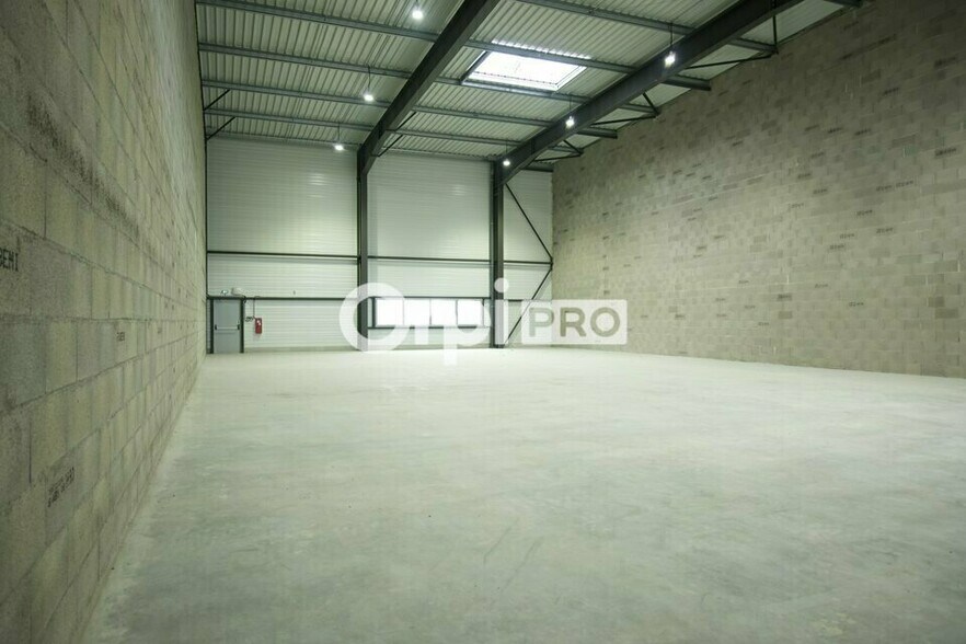 828 Rue De La Craz, Dagneux for lease - Interior Photo - Image 2 of 5