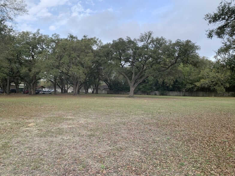 518 Royce st, Pensacola, FL à vendre - Photo du bâtiment - Image 2 de 6