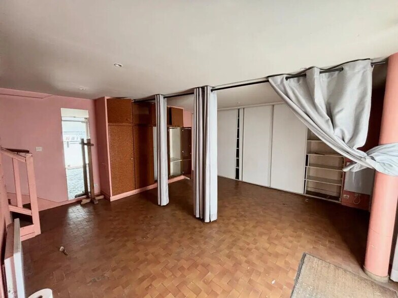 Retail in Paris for lease - Interior Photo - Image 3 of 8