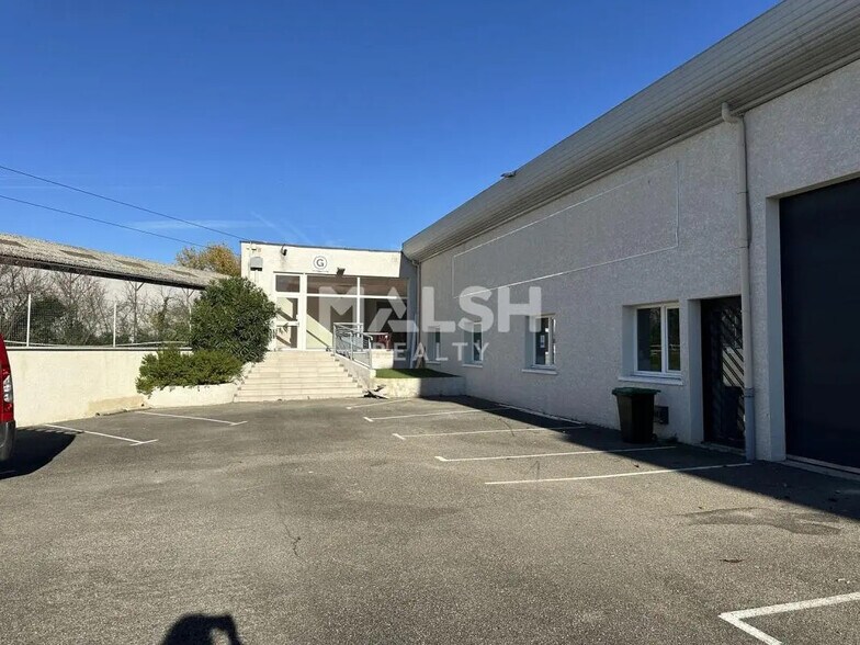 Office in Décines-Charpieu for lease - Building Photo - Image 2 of 24