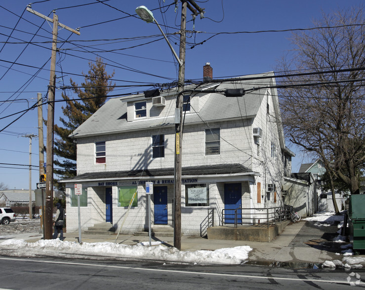 75 5th Ave, Bay Shore, NY for sale - Primary Photo - Image 1 of 1