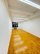 147 W 35th St, New York, NY for lease Interior Photo- Image 2 of 6