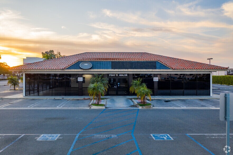 21243 S Avalon Blvd, Carson, CA à vendre - Photo du bâtiment - Image 2 de 27