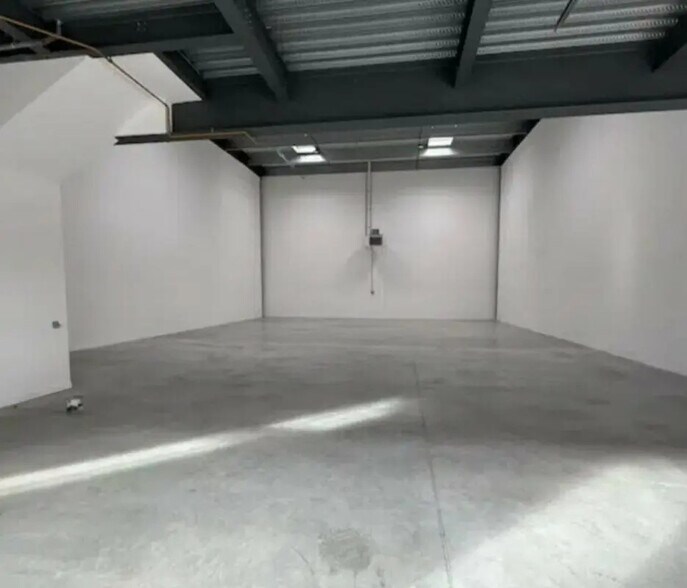 Bureau dans Corbeil-Essonnes à louer - Photo intérieure - Image 2 de 9