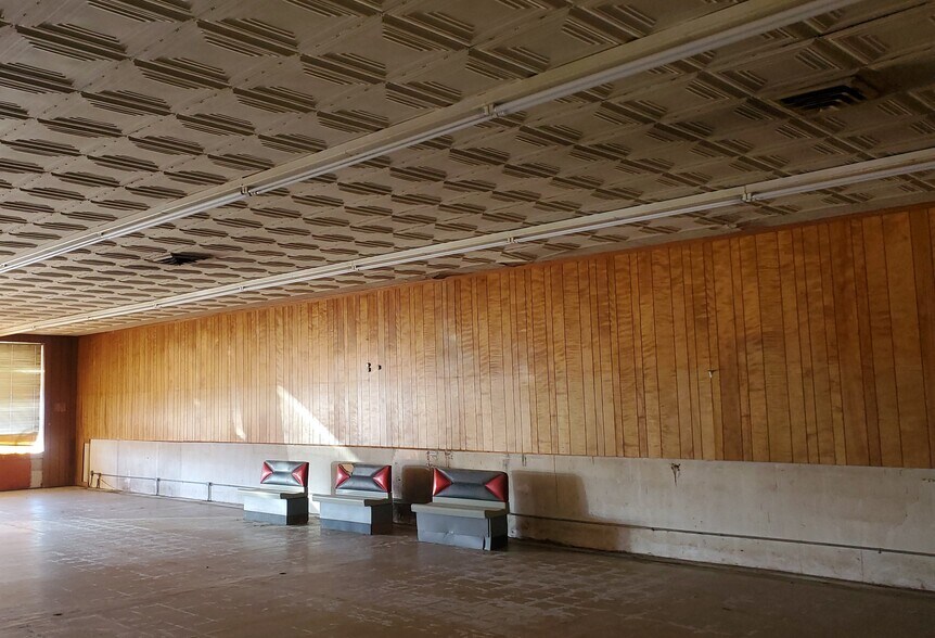 734 N Greenwood Ave, Ware Shoals, SC à vendre - Photo du bâtiment - Image 3 de 11