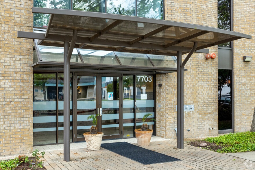 7703 N Lamar Blvd, Austin, TX for sale - Building Photo - Image 3 of 12