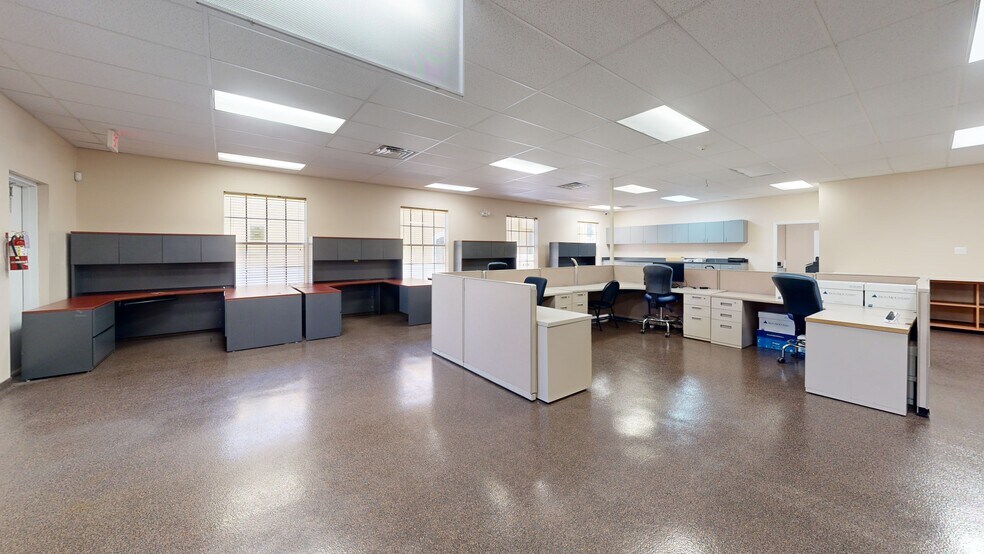 1070-1072 E Brandon Blvd, Brandon, FL à louer - Numérisation 3D de Matterport - Image 2 de 23