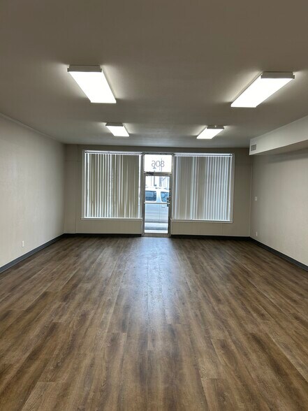 806-812 E Abram St, Arlington, TX à louer - Photo du bâtiment - Image 2 de 31