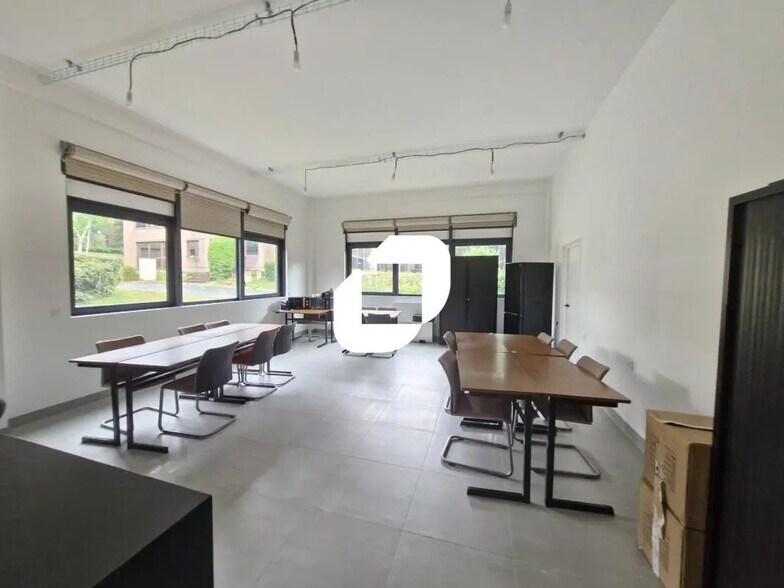 8 Allée Hendrik Lorentz, Champs-sur-Marne for lease - Interior Photo - Image 3 of 10