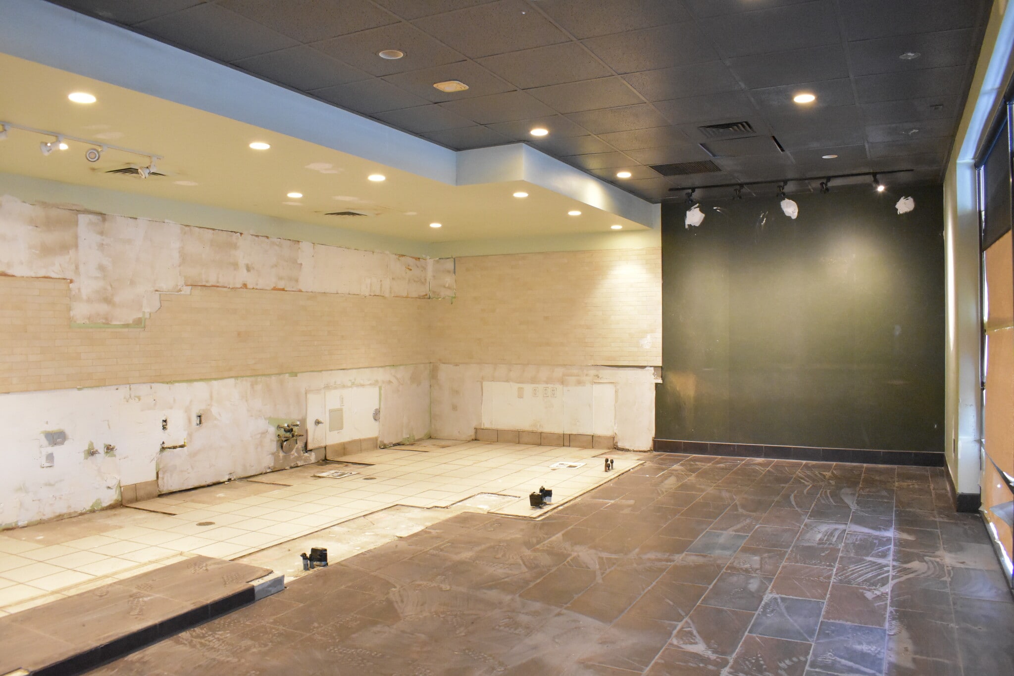 5020 Wilshire Blvd, Los Angeles, CA for lease Interior Photo- Image 1 of 12
