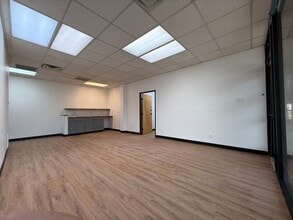 614 S Edmonds Ln, Lewisville, TX à louer Photo intérieure- Image 2 de 7