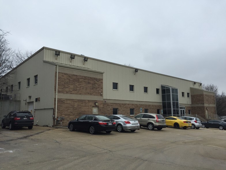 2050 N Broadway St, Crest Hill, IL for sale - Building Photo - Image 2 of 29