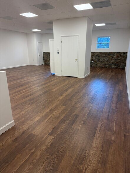 1667 Crofton Ctr, Crofton, MD à louer - Photo du bâtiment - Image 3 de 14