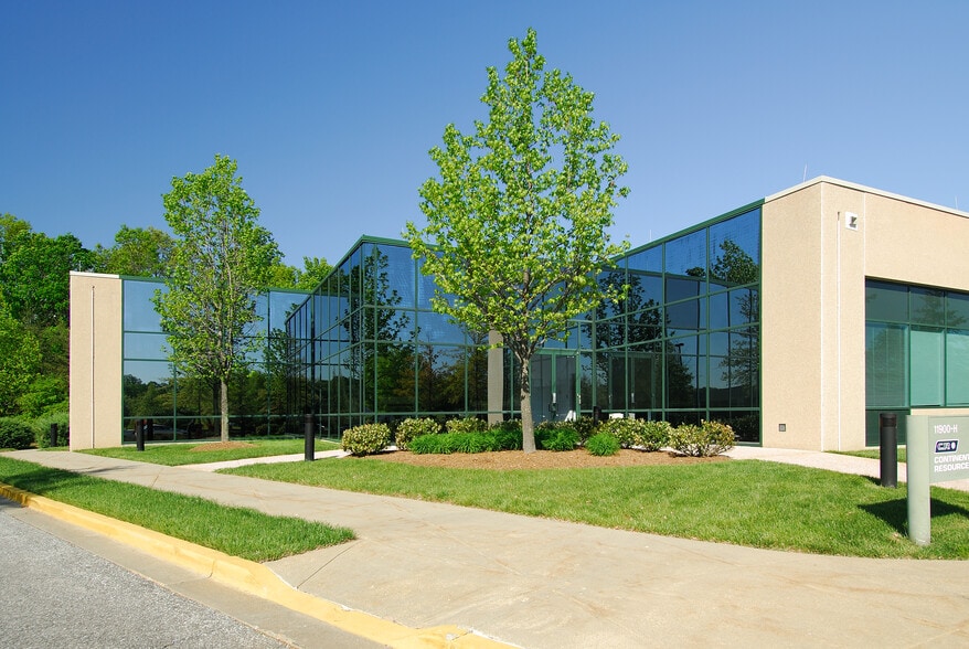 12200 Plum Orchard Dr, Silver Spring, MD for lease - Building Photo - Image 3 of 11