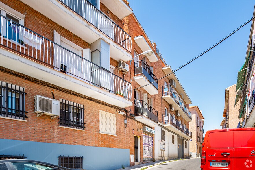 Calle de Vistas a Moraleja, 8, Madrid, Madrid à louer - Photo du bâtiment - Image 2 de 2