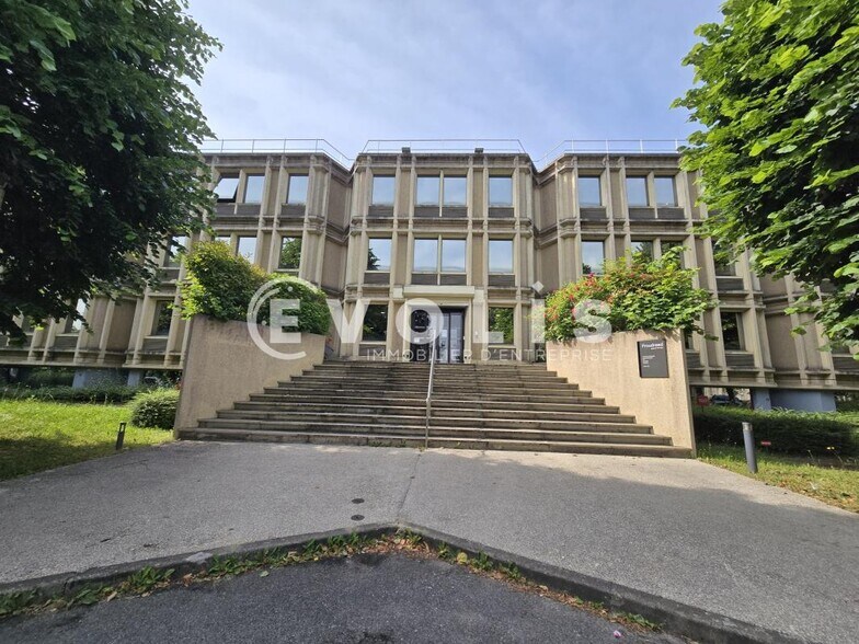 Office in Saint Aubin for lease - Building Photo - Image 1 of 7