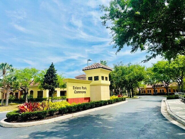 Plus de détails pour 9180 Estero Park Commons Blvd, Estero, FL - Bureau à vendre