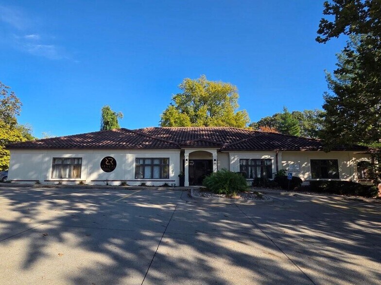 1011 E Saint Maartens Dr, Saint Joseph, MO for lease - Building Photo - Image 2 of 21